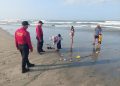 Liburan Aman dan Nyaman, Ditpamobvit Polda Bengkulu Sapa Pengunjung Pantai Pasir Putih Hingga Bancellon Mall