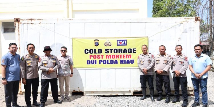 Peti Pendingin Jenazah Bantuan Polda Riau Tiba di RSUD Lubuk Basung Agam