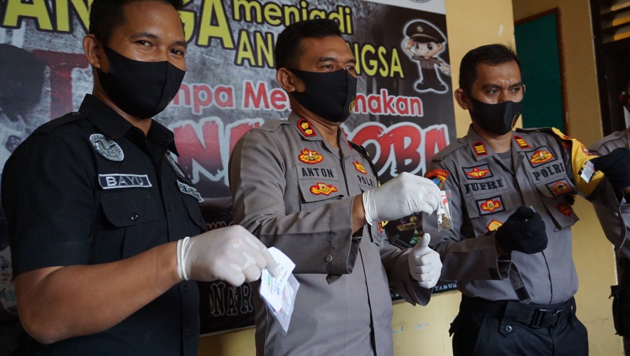 Hisap Ganja, Pria Paruh Baya Ditangkap Polisi