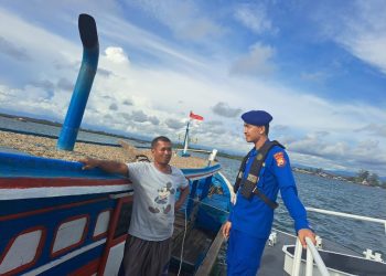 Ditpolairud Polda Bengkulu Laksanakan Patroli Perairan menggunakan Kapal Polisi XXVII-2008 di Pantai Panjang, Himbau Keselamatan Nelayan