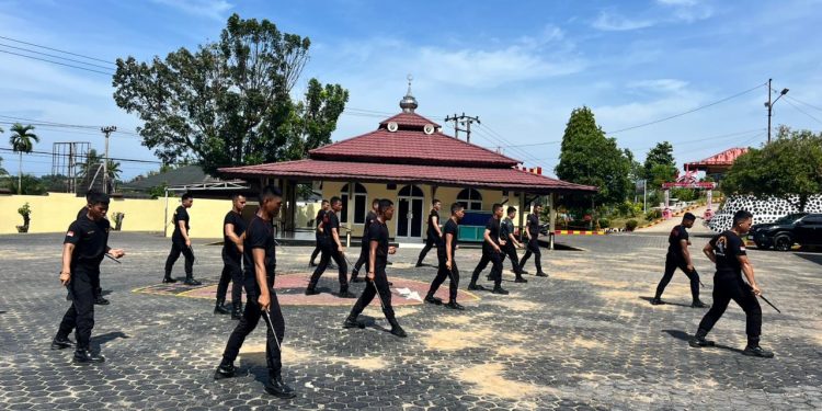 Detasemen Gegana Satbrimob Polda Bengkulu Gelar Latihan Beladiri Baton Stik