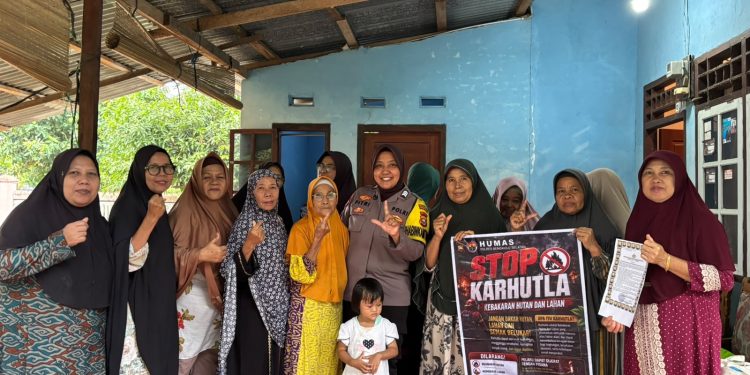 ANTISIPASI KARHUTLA DAN DAMPAK CUACA EKSTREM, BHABINKAMTIBMAS POLSEK KOTA MANNA SAMBANGI WARGA PADANG KAPUK