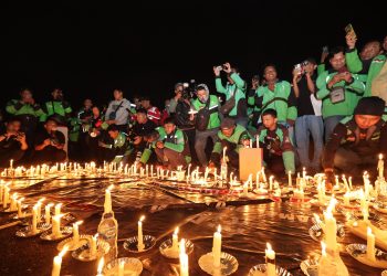 Ojol di Jatim Bersama Polri dan TNI Doa Bersama untuk Affan, Komitmen Kondusif