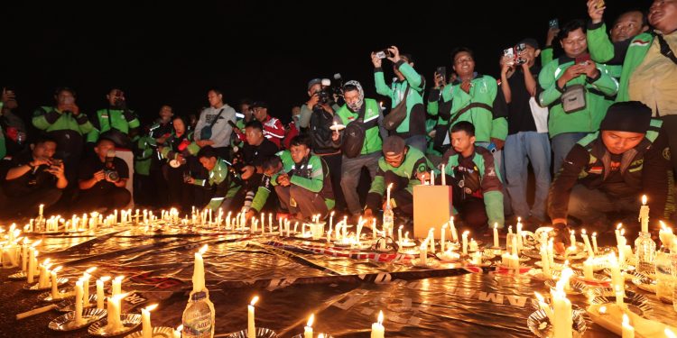 Ojol di Jatim Bersama Polri dan TNI Doa Bersama untuk Affan, Komitmen Kondusif