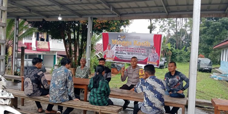 Polsek Sindang Kelingi Polres Rejang Lebong Polda Bengkulu Melaksanakan Minggu Kasih Bersama babinkamtibmas Polsek Sindang Kelingi