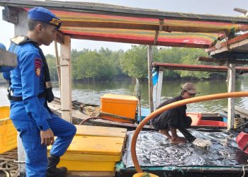 Antisipasi Cuaca Ekstrem dan Illegal Fishing, Ditpolairud Polda Bengkulu Patroli dan Sambangi Nelayan di Perairan Muara Dua