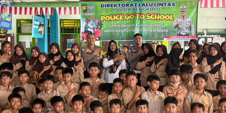 Police Go To School : Ditlantas Polda Bengkulu Gelar Sosialisasi di SDN 79 Kota Bengkulu