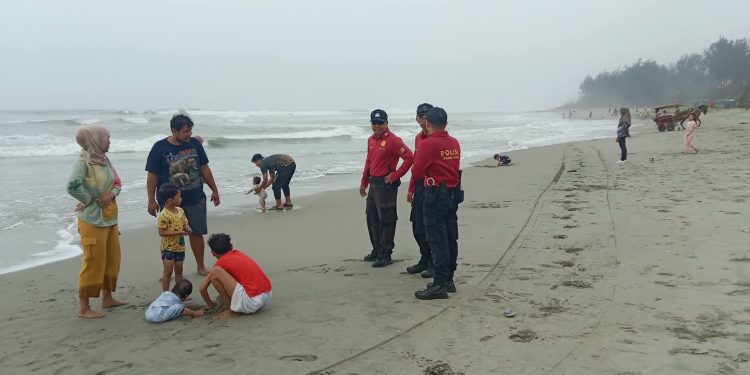 Ciptakan Rasa Aman di Akhir Pekan, Subdit Wisata Dit Pamobvit Polda Bengkulu Patroli Dialogis di Pantai Panjang dan BIM