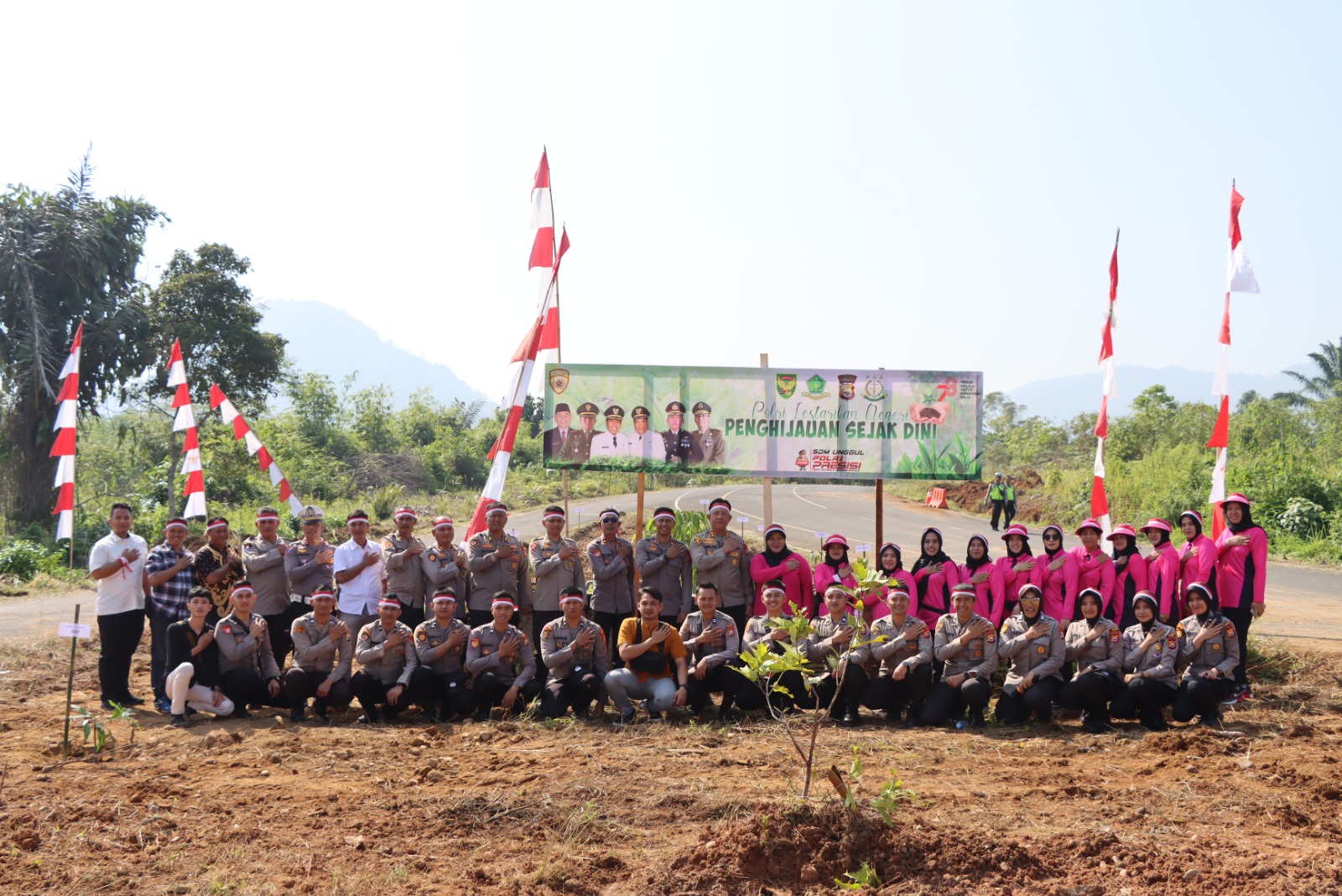 Penghijauan, Polres Lebong dan Polsek Jajaran Tanam 2500 Pohon.