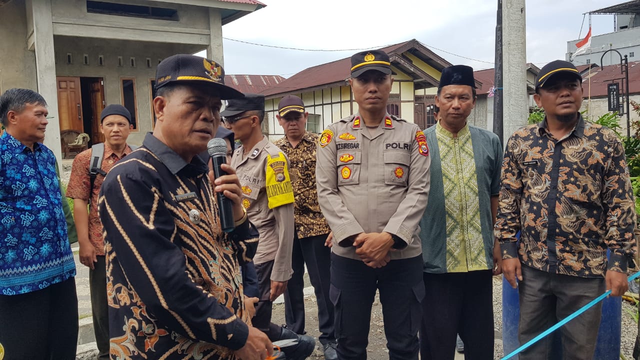 Kapolsek Ujan Mas Hadiri Serah Terima Kunci Rumah Korban Kebakaran