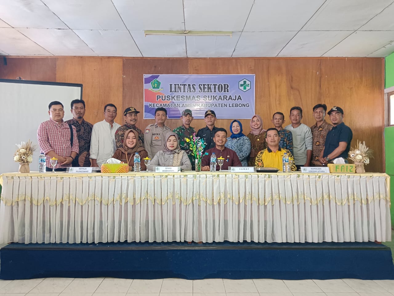 Kapolsek dan Bhabinkamtibmas Polsek Lebong Utara Hadiri Rapat Lintas Sektor Puskesmas Sukaraja