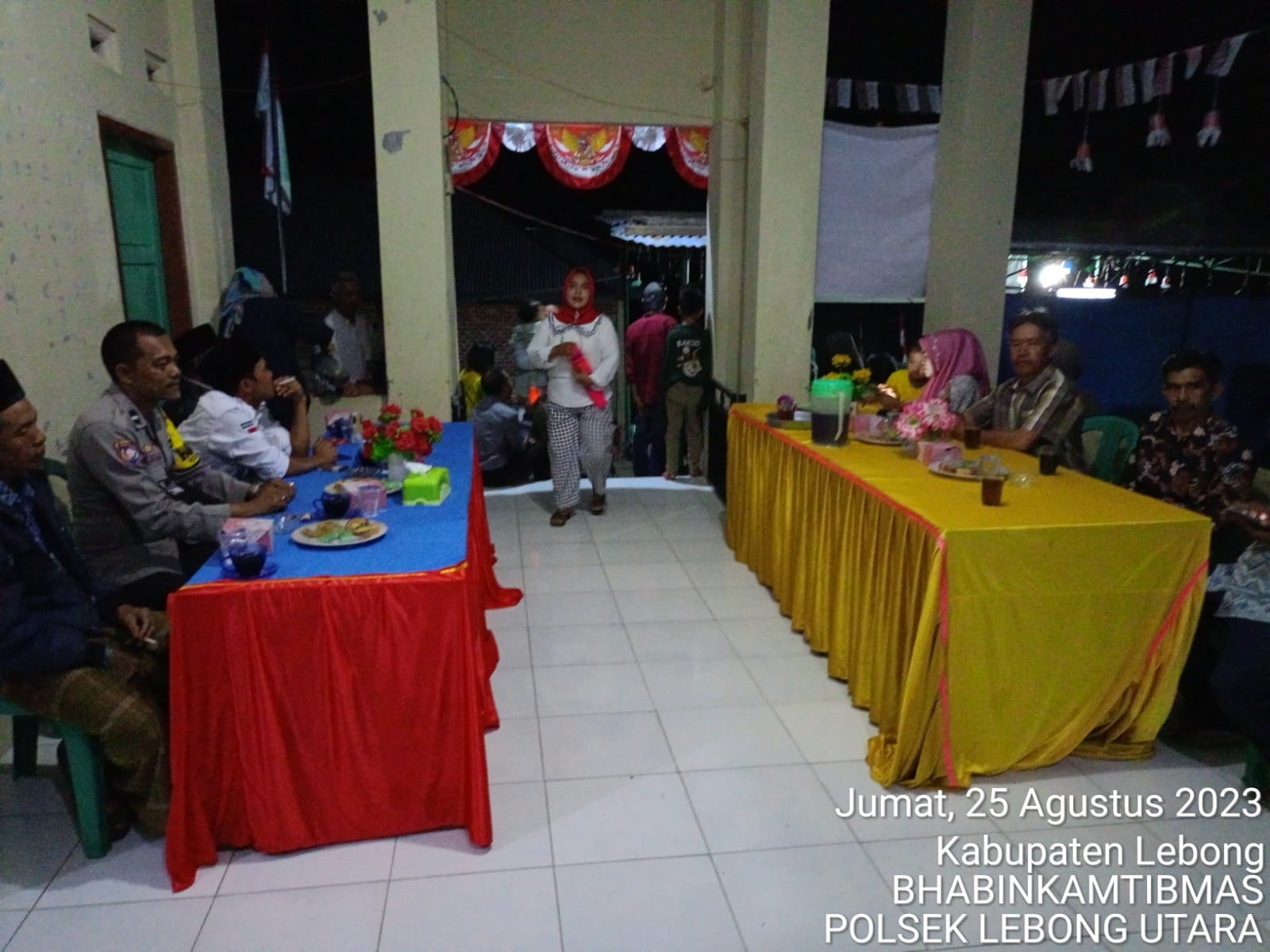 Sambang Desa, Bhabinkamtibmas Sosialisasikan Aplikasi Polri Super APP Kepada Warga