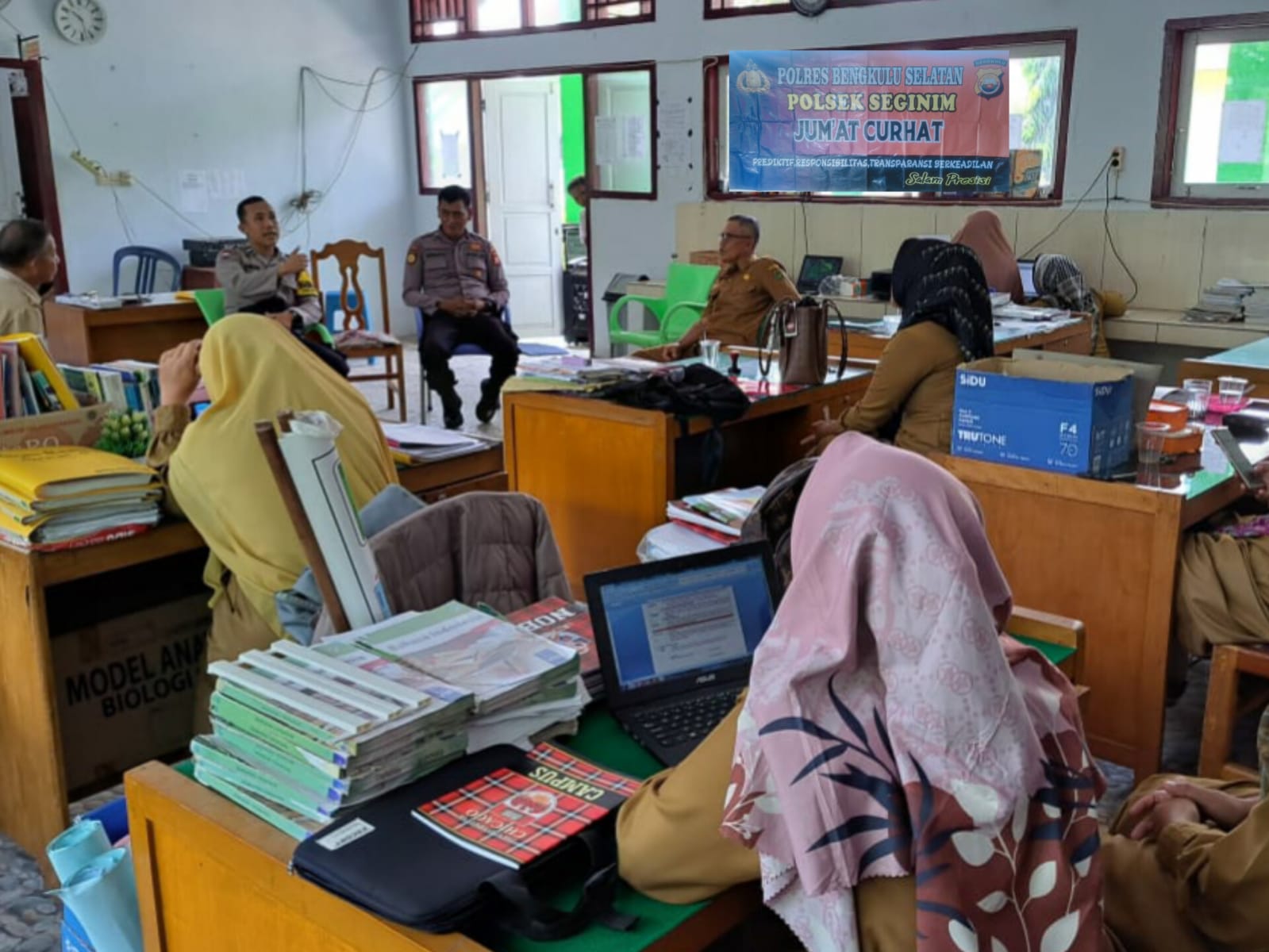 Guru Minta Tingkatkan Penyuluhan Saat Jumat Curhat, Polsek Seginim Tegaskan Siap Melaksanakan