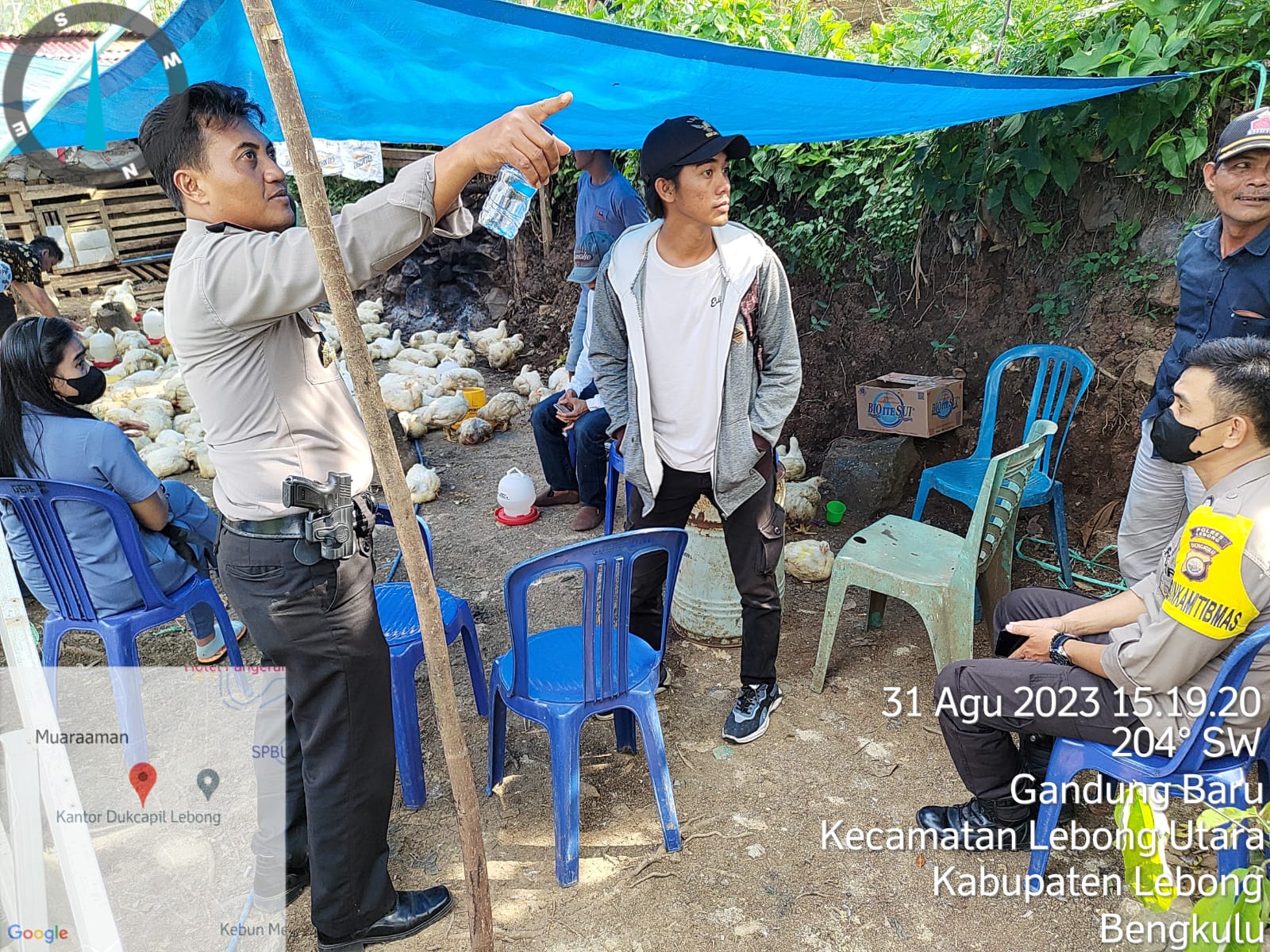 Dukung Ketahanan Pangan, Kapolsek Lebong Utara Hadiri Pembagian Ayam dan Ikan Lele untuk Warga Desa Gandung Baru