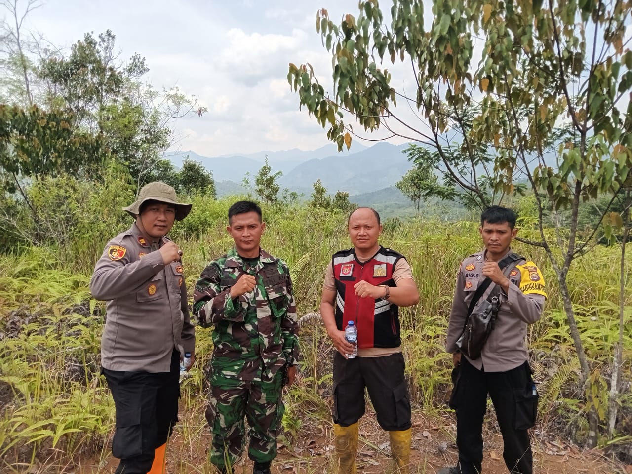 Cegah Karhutla, Kapolsek Rimbo Pengadang Pantau dan Cek Langsung Titik Api