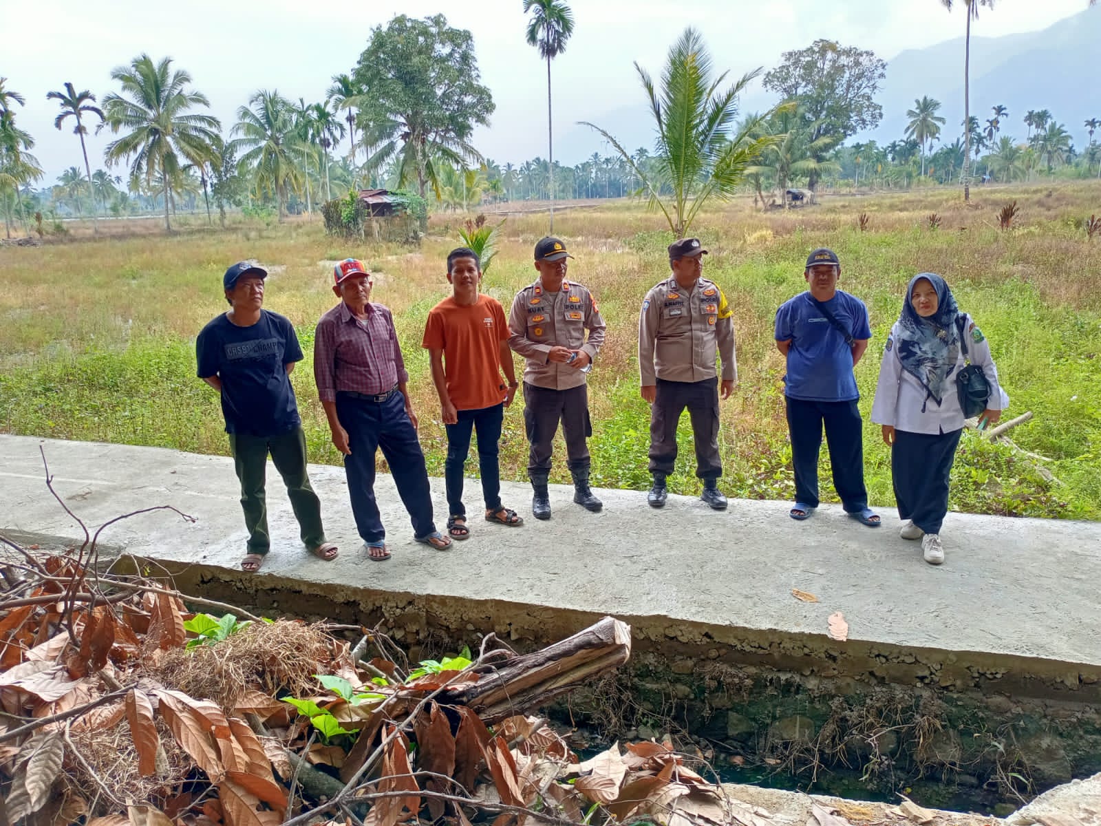 Sambang, Kapolsek Lebong Selatan Cek Pembangunan Jalan Usaha Tani