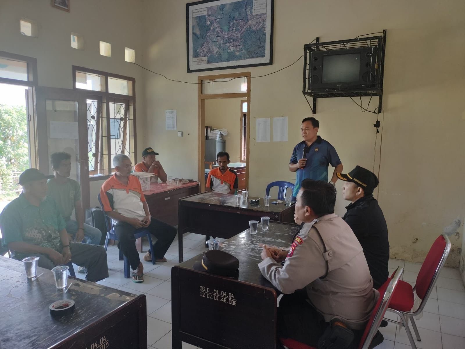 Jumat Curhat Dikantor Lurah, Polsek Tebat Karai Sosialisasi Tertib Lantas