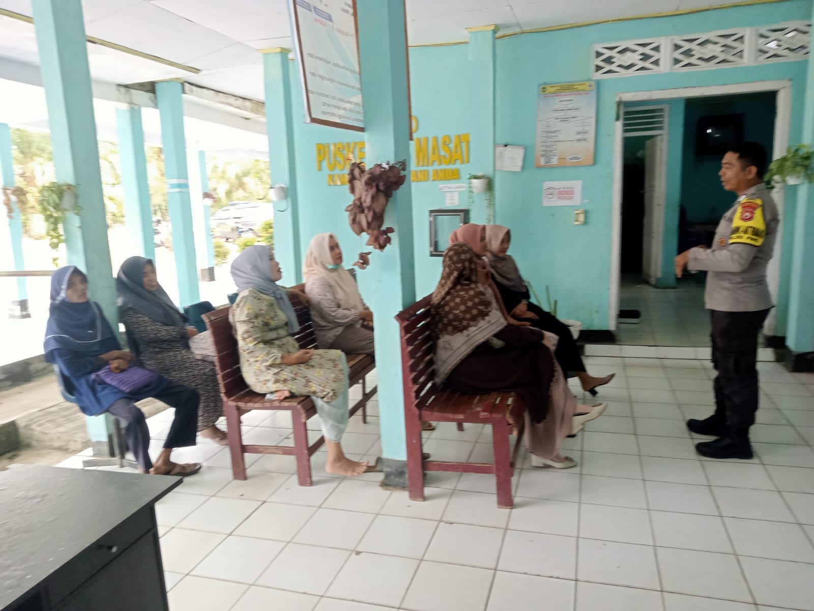 Silaturahmi, Bhabinkamtibmas Minta Warga Tak Ragu Minta Bantuan Polisi