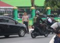 Tak Hanya Jadi Pembina Upacara, Dirbinmas Polda Bengkulu Turun Langsung Atur Lalin di Depan SMAN 5