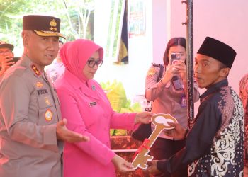 Kapolda Bengkulu Resmikan Bedah Rumah dan Bakti Sosial Polda Bengkulu