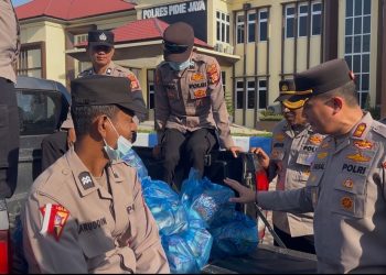 Kapolres Pidie Jaya Distribusikan Bantuan Kemanusiaan untuk Warga Korban Banjir