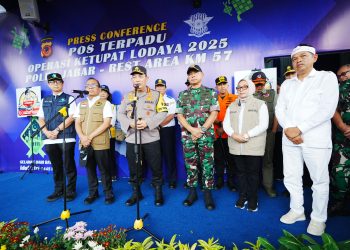 Tinjau Rest Area KM 57, Kapolri Pastikan Kelancaran dan Pelayanan Masyarakat saat Arus Mudik