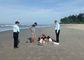 Patroli Dialogis Subdit Wisata Ditpamobvit Polda Bengkulu: Meningkatkan Keamanan dan Keselamatan di Kawasan Wisata Pantai Panjang