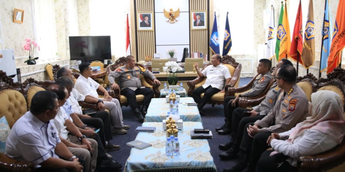 Wakapolda Bengkulu Rapat Pembentukan Pusat Studi Kepolisian Bersama Rektor UNIB di Universitas Bengkulu