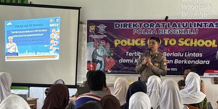 Police Go To School: Ditlantas Polda Bengkulu Gelar Sosialisasi Tertib Berlalu Lintas di SMP N 16 Kota Bengkulu