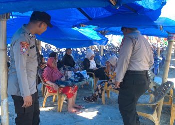 Personel Pos Pelayanan Pantai Zakat Intensifkan Patroli dan Himbauan Kamtibmas kepada Pengunjung