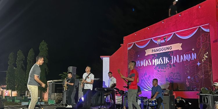 SATBRIMOBDA BENGKULU GELAR PENTAS MUSIK TERATAI BAND, WUJUDKAN HIBURAN HUMANIS DAN DEKATKAN POLRI DENGAN MASYARAKAT