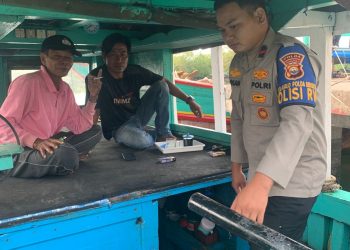 Polisi RW Ditpolairud Polda Bengkulu Giat Sambang ke Masyarakat Teluk Sepang Kecamatan Teluk Sepang