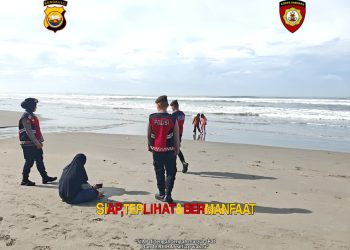 Personel Pos Shelter Gelar Patroli Jalan Kaki dan Berikan Imbauan Keselamatan Kepada Pengunjung Pantai Panjang