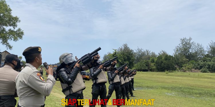 Personel Dalmas Ditsamapta Polda Bengkulu Tingkatkan Kemampuan Melalui Latihan Gas Air Mata