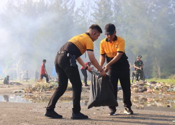 Polda Bengkulu Bersama Forkopimda Gelar Kegiatan GEMPAR di Pantai Zakat Bengkulu