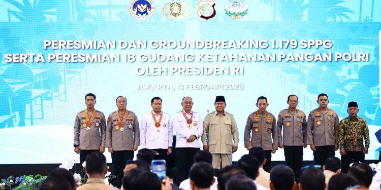 Presiden Prabowo Subianto Anugerahkan Bintang Jasa dan Satyalancana Wira Karya kepada Penggerak MBG dan Rantai Pasok SPPG Polri