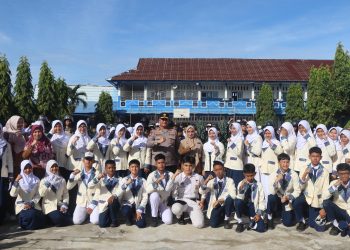 Wakapolda Bengkulu Pimpin Upacara Bendera di SMP N 4 Kota Bengkulu