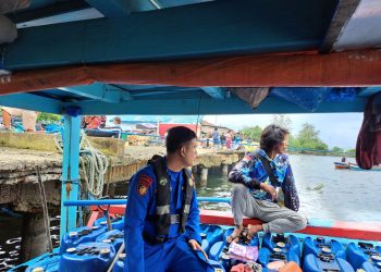 Patroli di Muara Dua, Ditpolairud Polda Bengkulu Himbau ABK Tugboat Waspada Cuaca Ekstrem