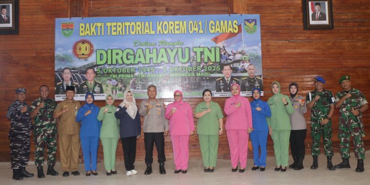 Kapolda Bengkulu Hadiri Bakti Sosial Kesehatan, Bazar Murah, dan Kegiatan Perbankan dalam Rangka HUT ke-80 TNI