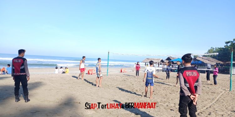 HADIRKAN RASA AMAN DAN LINGKUNGAN BERSIH, DITSAMAPTA POLDA BENGKULU TINGKATKAN PELAYANAN HUMANIS DI PANTAI PANJANG