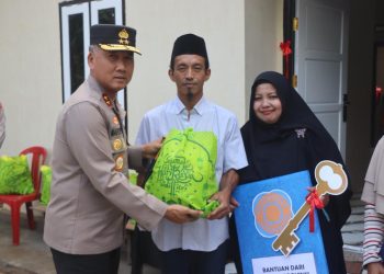 Kapolda Bengkulu Resmikan Bedah Rumah ke-71, 72, dan 74 Sekaligus Salurkan Baksos untuk Warga Kurang Mampu