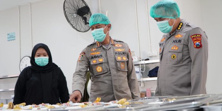 Polda Jatim Dukung Asta Cita Salurkan Ribuan Porsi Makanan Bergizi Gratis Untuk Pelajar