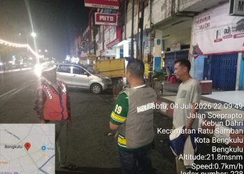 Bhabinkamtibmas Kebun Dahri Pererat Kemitraan Melalui Sambang Kamtibmas dengan Ketua RT