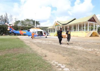 Helikopter AW169 Polri Distribusikan 348 Kg Logistik Kemanusiaan untuk Korban Bencana di Aceh Tamiang