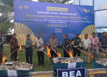 Kapolda Bengkulu Menghadiri Konferensi Pers dan Pemusnahan Barang yang Menjadi Milik Negara (BMMN) T.A. 2025 di Kantor Bea Cukai Bengkulu