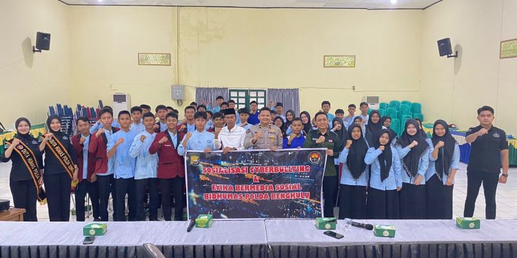 Bid Humas Polda Bengkulu Gelar Sosialisasi Cyberbullying dan Etika Bermedia Sosial di MAN 1 Kota Bengkulu
