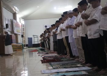 PJU Polda Bengkulu Gelar Sholat IED Di Gedung Adem Polda Bengkulu