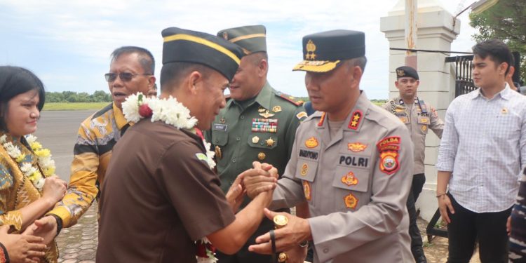 Kapolda Bengkulu Hadiri Penjemputan Kedatangan Kepala Kejaksaan Tinggi Bengkulu Bapak Victor Antonius Saragih Sidabutar, SH, MH