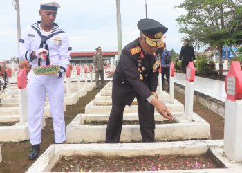Kapolda Bengkulu Mengikuti Upacara Ziarah Nasional Dalam Rangka Peringatan Hari Pahlawan Nasional