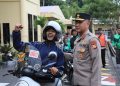 Kapolda Bengkulu Berbagi Berkah Sembako dan Stiker Hotline 110 kepada para Ojol di Kota Bengkulu